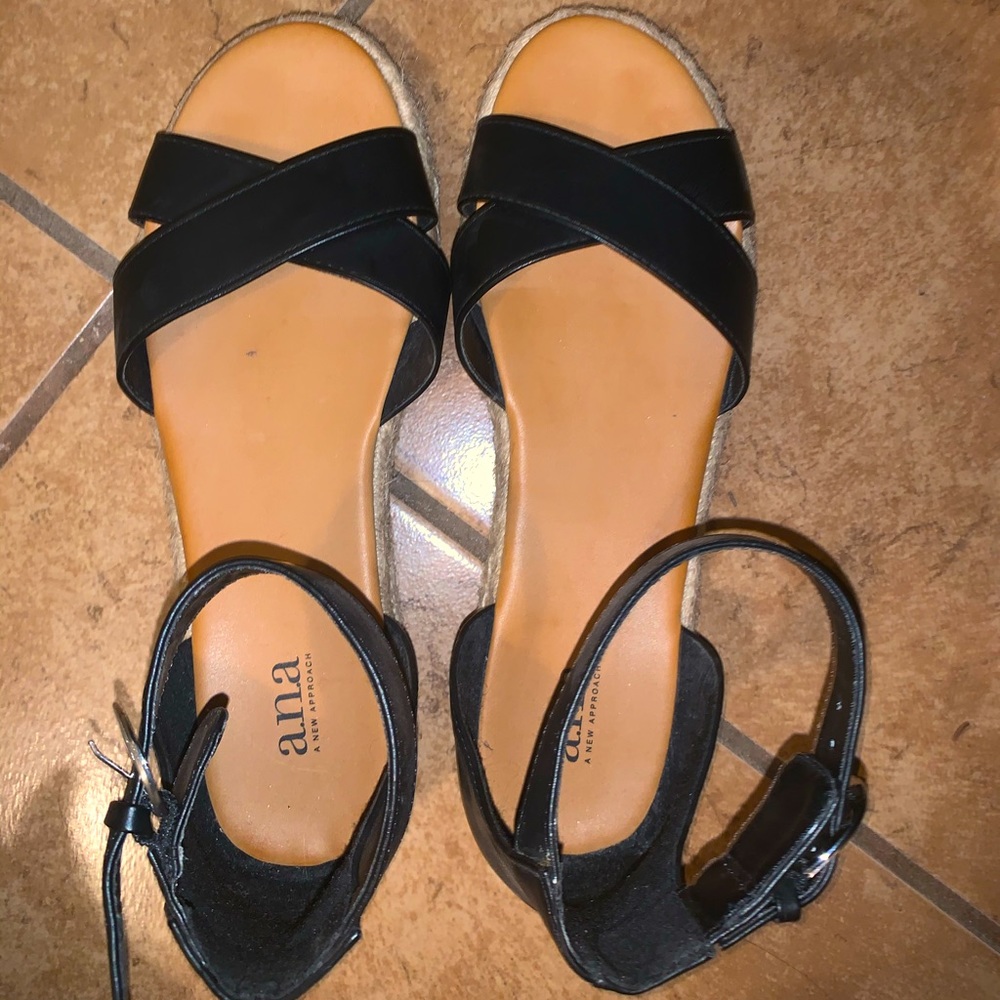 Black ana sandals